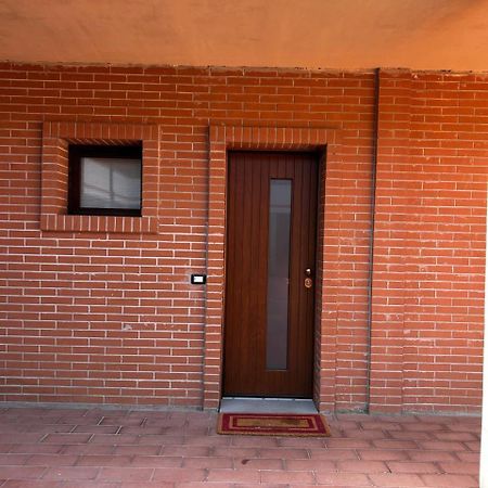 Casa Tea immersa nel verde con parcheggio gratuito Lucca Esterno foto