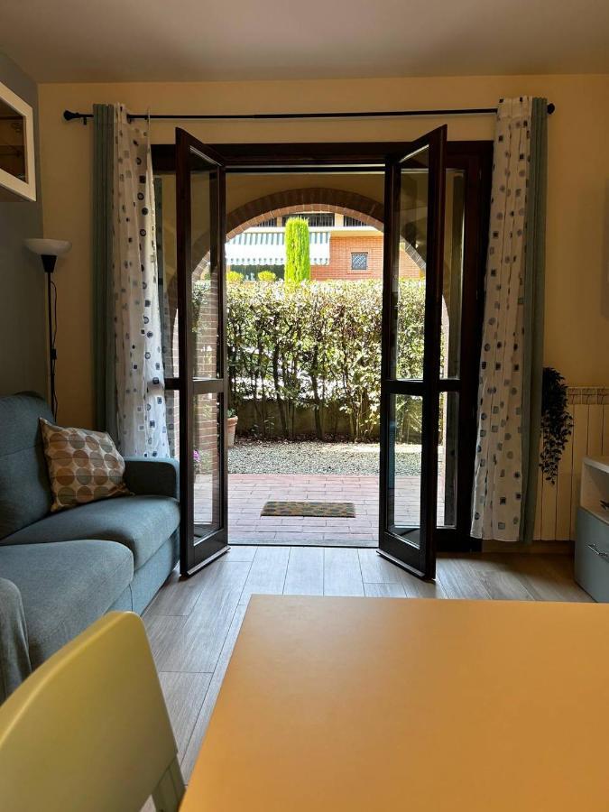 Casa Tea immersa nel verde con parcheggio gratuito Lucca Esterno foto
