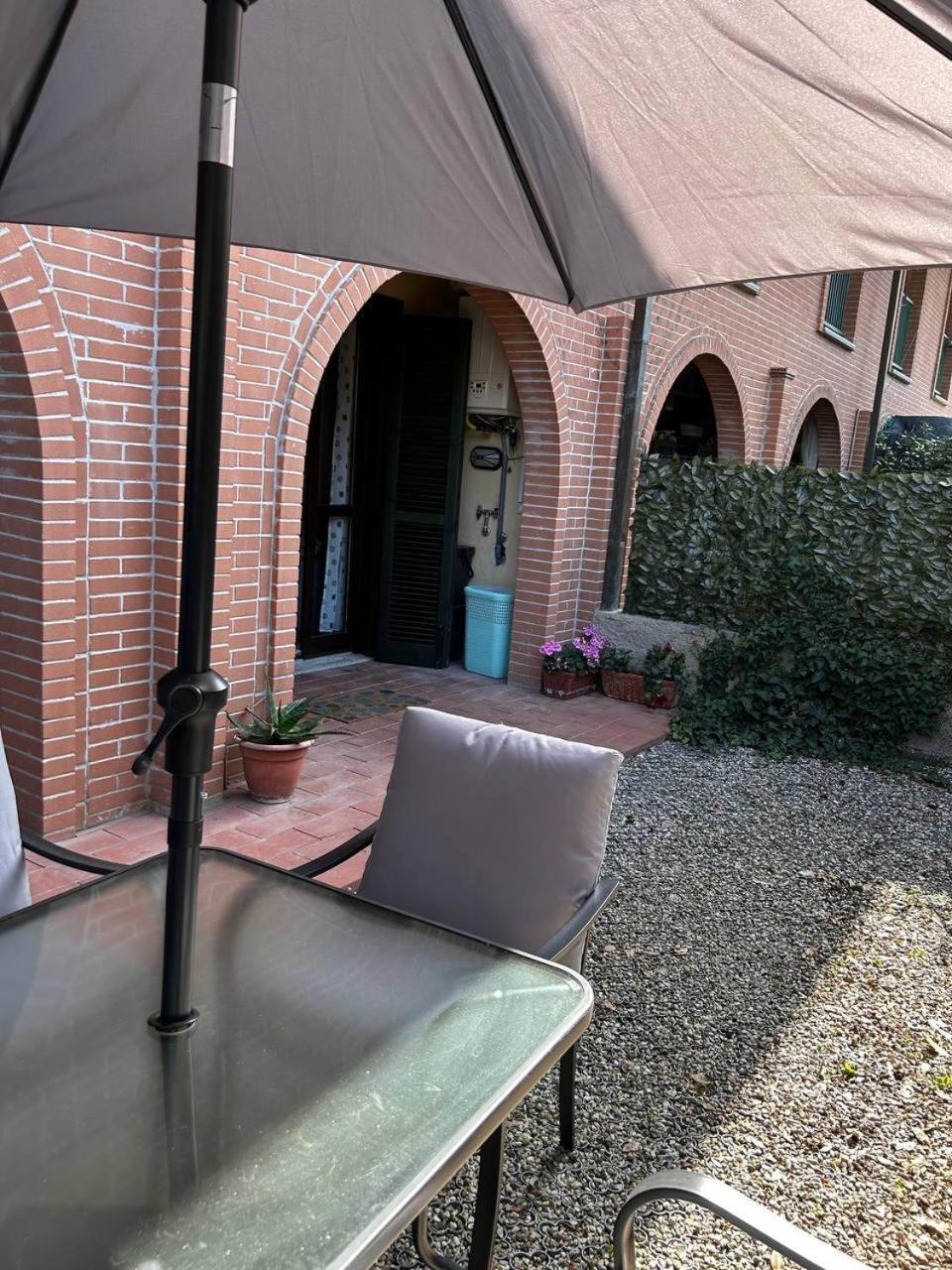 Casa Tea immersa nel verde con parcheggio gratuito Lucca Esterno foto