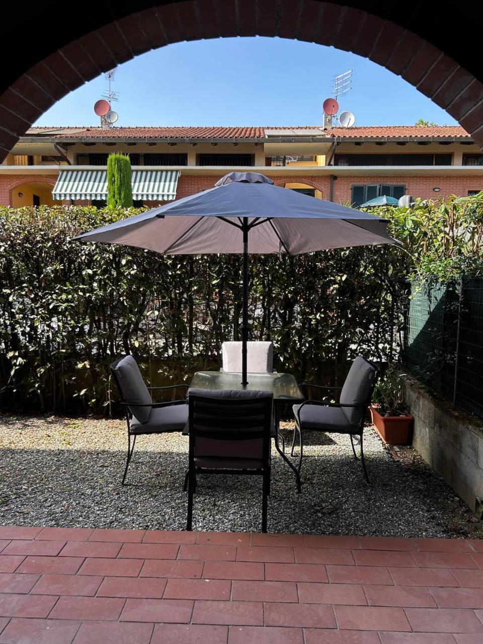 Casa Tea immersa nel verde con parcheggio gratuito Lucca Esterno foto